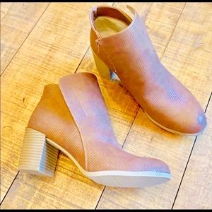 Naturalizer brown booties with side zip